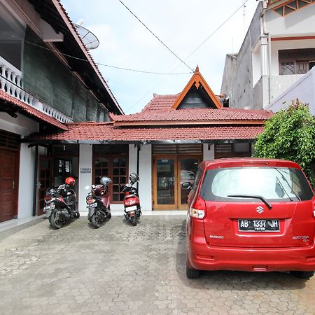 RedDoorz Plus near Alun Alun Selatan Yogyakarta Exterior foto