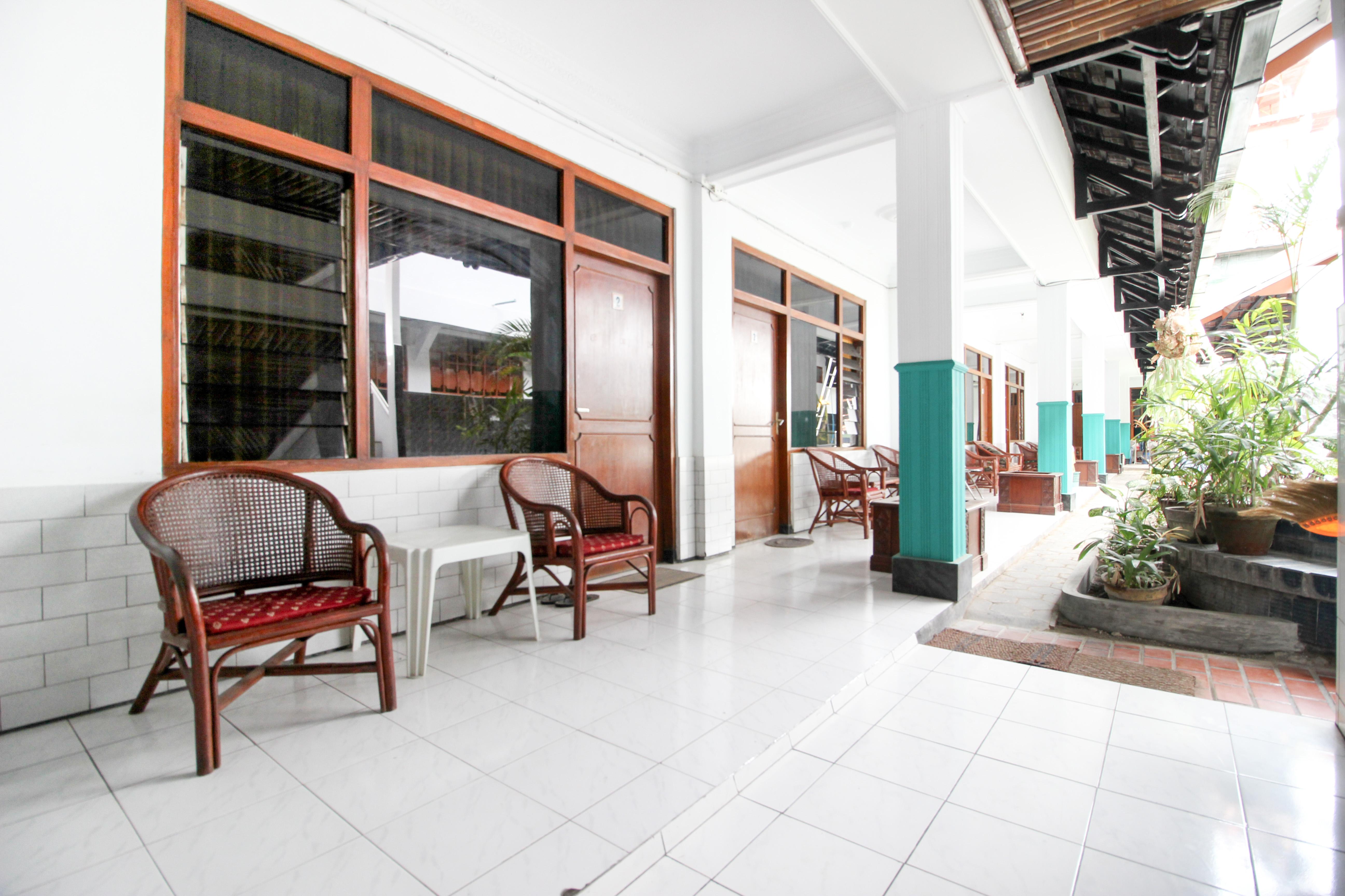 RedDoorz Plus near Alun Alun Selatan Yogyakarta Exterior foto