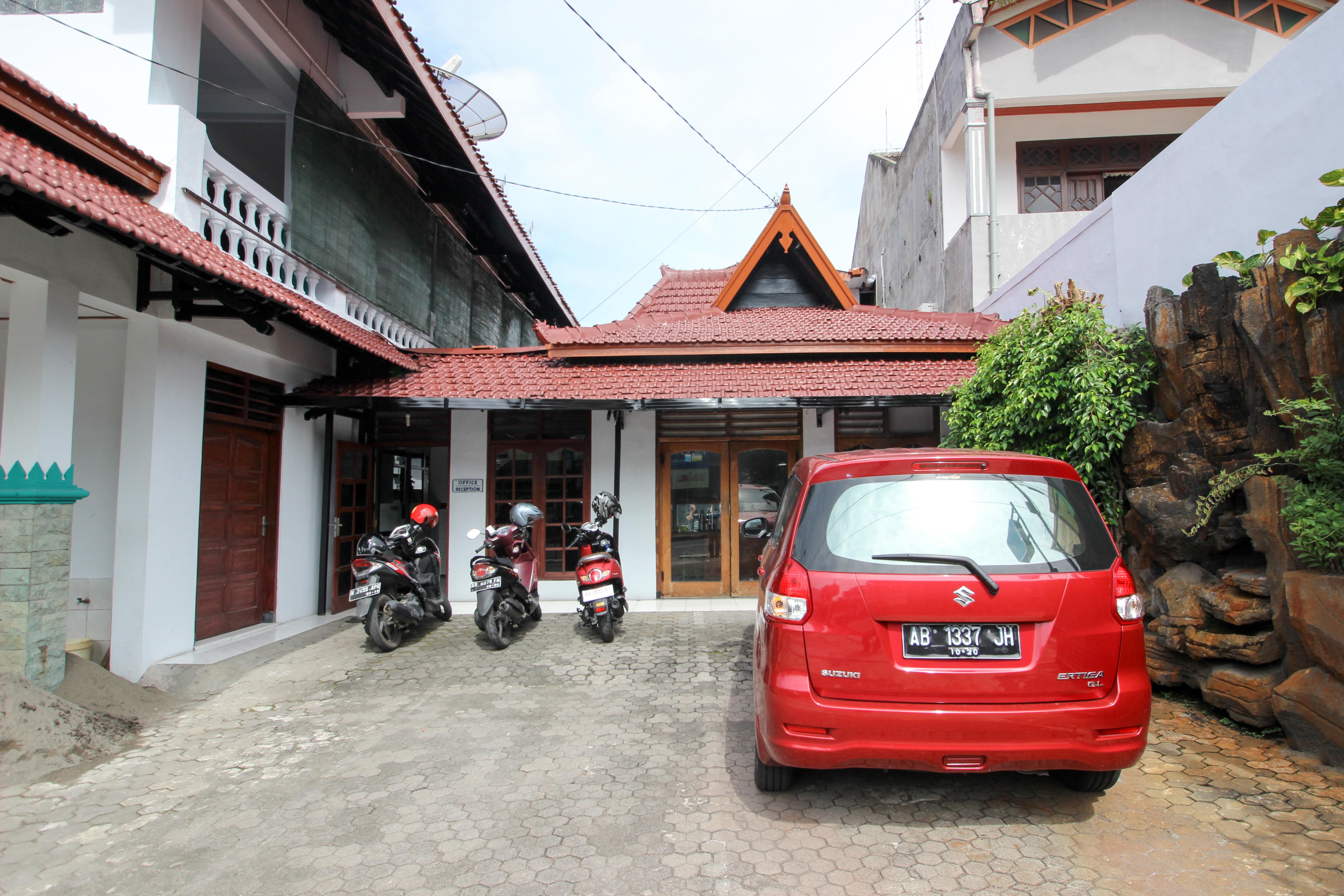 RedDoorz Plus near Alun Alun Selatan Yogyakarta Exterior foto