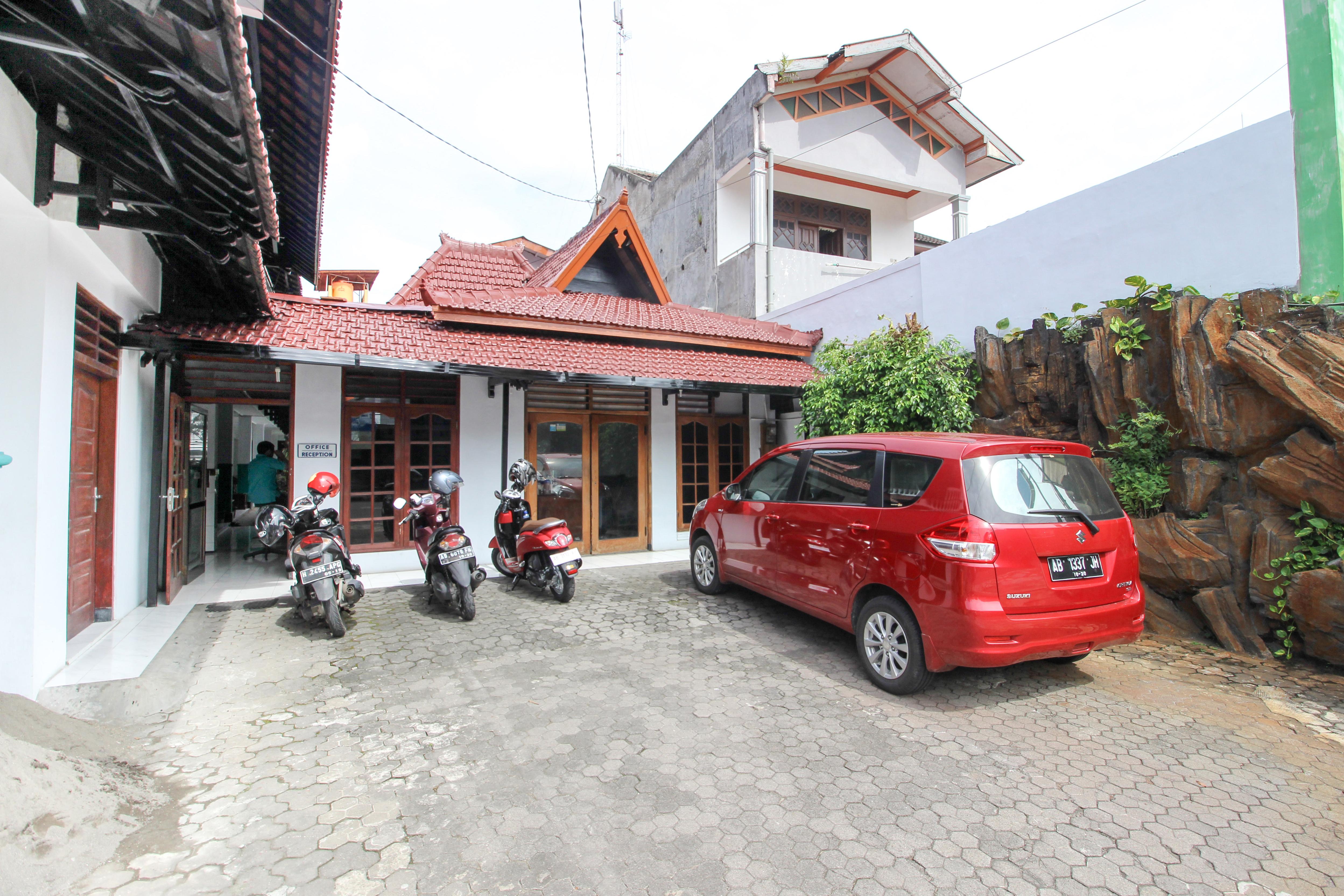 RedDoorz Plus near Alun Alun Selatan Yogyakarta Exterior foto
