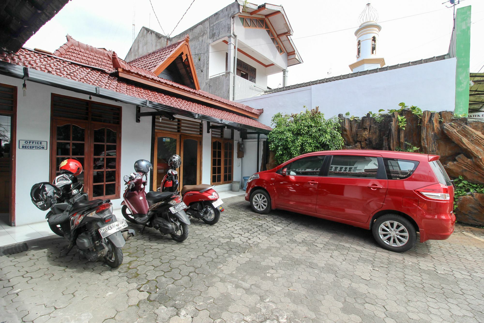RedDoorz Plus near Alun Alun Selatan Yogyakarta Exterior foto